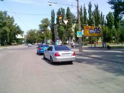 Білборд, Бігборд (Борд)  A у Кривому Розі, 6x3  Матусевича вул., 12 - Костенко вул., (ПриватБанк, КТУ, цирк), до Університетський  пр. Фото 1