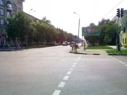 Билборд A в Кривом Роге, 6x3  Калнышевськогов ул., 15б - Українська вул., до Звільненняя пл. фото 1