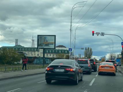 Скролер, Скрол A у Києві, 3.14x2.32  Межигірська / Набережно-Лугова, світлофор (рух із центру) - 195835 схема