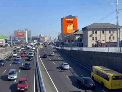 Брандмауэр + в Киеве Бандери С. просп., 8 (→ Петрівка) фото 1