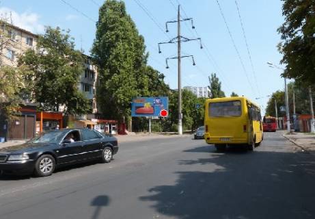 Билборд B в Одессе Космонавтов ул., 64 фото 1