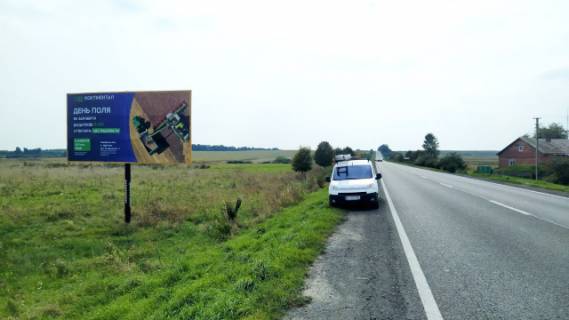 Билборд B в Жовтанцах, 6x3м.  смт. Жовтанці, виїзд з Жовтанців в напрямку м. Львів, траса Львів-Луцьк (Н-17) + АЗК Motto + жовта вітрозахисна люмінесцентна рамка фото 1
