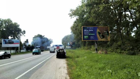 Билборд A в Малехове, 6x3м.  вїзд в м. Львів з напрямку м. Київ (траса Е-40) + жовта вітрозахисна люмінесцентна рамка, далі АЗК Львів Петроль, Сокар фото 1