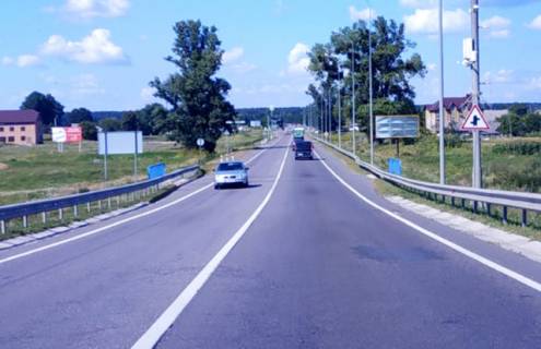 Билборд A в Бродах Въезд в г.Броды со Львова, на г.Киев, трасса Львов - Киев (Е-40) + АЗК ОККО + жовта вітрозахисна люмінесцентна рамка фото 1