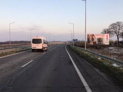 Билборд A в Краковце, 6x3м.  Кордон, на м. Яворів, м. Львів, 800 м. від прикордонного посту, траса Львів - Краківець (М-10), на АЗК WOG, АМІК, SHELL фото 1