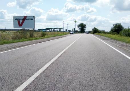 Білборд, Бігборд (Борд)  B у Кам'янці-Бузький выезд с г.Каменка-Бугская в направлении г.Львова, трасса Львов-Луцк (Н-17) + АЗК WOG + жовта вітрозахисна люмінесцентна рамка + висока конструкція Фото 1