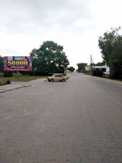 Білборд, Бігборд (Борд)  B у Радехові, 6x3м.  м. Радехів, вул. Львівська, 31, центр міста, центральна торгова, адміністративна вулиця, ТЦ Рукавичка, вул. Львівська 31, на м. Львів, м. Камянка - Бузька  Фото 1