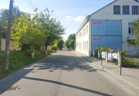 Білборд, Бігборд (Борд)  A у Жовкві, 6x3м.  м. Жовква, вул. Коновальця 6A, центральна автобусна станція, продуктовий базар, промисловий базар + великий піший транзит Фото 1