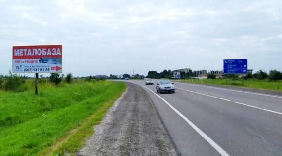 Билборд B в Буськ, 6x3м.  м. Буськ, центральний вїзд в м. Буськ з сторони Львова,  на м. Красне, м.Броди, траса Львів - Київ (Е-40) + жовта вітрозахисна люмінесцентна рамка, на АЗК "ОККО" фото 1