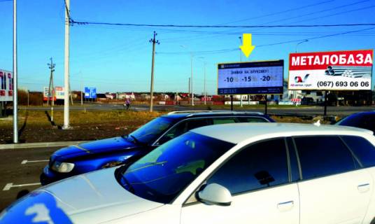 Билборд A в Жовкве, 6x3м.  вул. Львівська, 28, територія автопарковки АТБ, пряма видимість при виході з дверей супермаркету, 24/7 великий транзит, місцеві жителі + агломерація фото 1