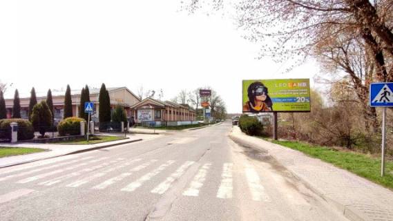 Білборд, Бігборд (Борд)  A у Мостиськах, 6x3м.  м. Мостиська, вул. Полуботка, вїзд на центральну автостанцію, торгові центри, продуктовий базар, великий транзит, пішохідний перехід Фото 1