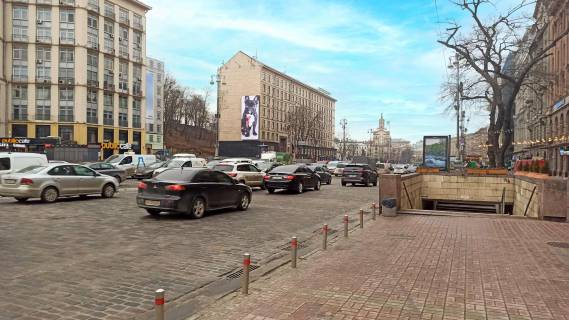 Видеоборд A у Києві, 6,4х14,4   Хрещатик вул., 7/11 - 436369 Фото 1