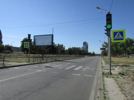 Беклайт A у Києві, 4x8  Богатирська, 11/ Озерна вул. (на розподілювачі, біля Епіцентру) рух до Києва Фото 1