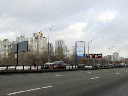 Бэклайт B в Киеве Бажана Миколи проспект, навпроти 14А ( рух від Південного мосту, ліворуч) фото 1