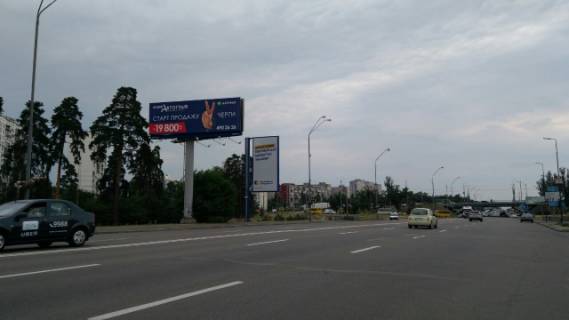 Беклайт B у Києві, 4x8  Броварський проспект,  за 180 метрів руху із центру міста  до м. Чернігівська, ліворуч Фото 1