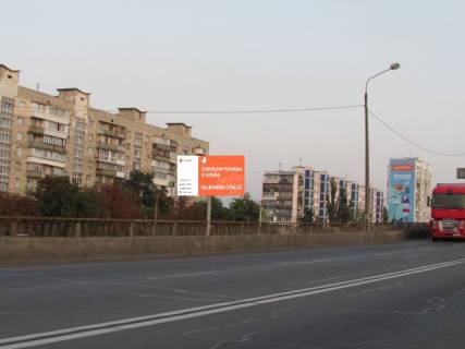 Беклайт B у Києві, 6x3  Братиславська, 26 (ринок "Юність"), рух в напрямку М "Чернігівська", ліворуч Фото 1