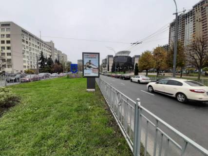 Ситилайт A в Киеве, 1.2x1.8  Народного Ополчення,1 / Севастопольська площа, розподілювач  (лівий) фото 1