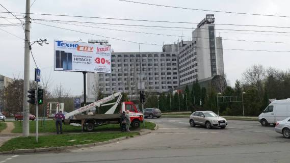 Билборд B в Черновцах, 3*6  виїзд з ринку Добробут зі сторони Січових Стрільців фото 1