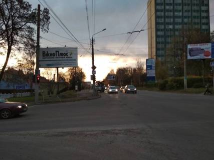 Билборд B в Черновцах, 3*6  на перехресті вулиць Головної та Південно-Кільцевої фото 1