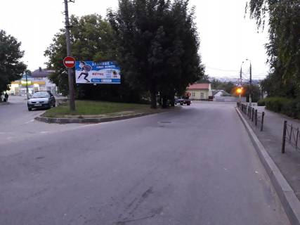 Билборд A в Черновцах, 3*6  на транспортній розв҆язці вулиць Фастівської та Руської (міська лікарня) фото 1