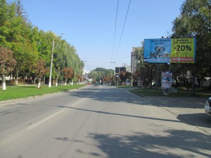 Билборд A в Черновцах, 3*6  вул. Комарова, 25 фото 1