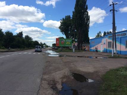 Билборд A в Коростене, 3х6  ул. Грушевского, 132, магазин завода лакокрасочных материалов "Янтарь", АЗС UPG, продмаркет "Завітай", из центра, в напр. выезда на Житомир фото