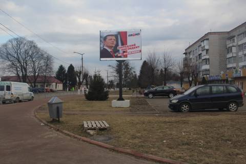 Білборд, Бігборд (Борд)  A у Овруч, 2,20х3  вул. Шевченка, 98 – вул. Героїв Майдану, з центру Фото 1
