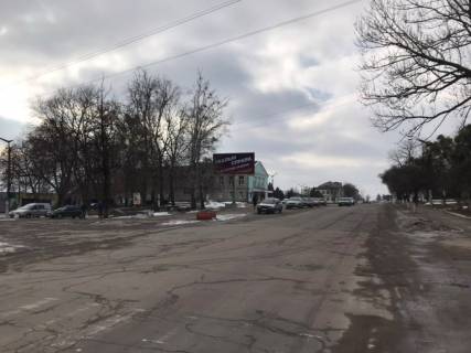 Білборд, Бігборд (Борд)  B у Радомишлі, 3х6  Рыночная пл., центр, автостанция, напротив универмага ("Сильпо"-200м) Фото 1