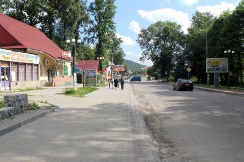 Ситилайт B в Яремче, 1,2x1,8  Траса Н-09 Мукачево-Львів, Свободи, РЕМ, маг. У Галини, напрямок руху на Івано-Франківськ фото 1