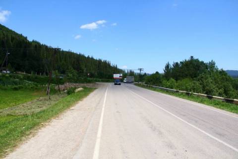Білборд, Бігборд (Борд)  B у Микуличині, 3x6  Траса Н-09 Мукачево-Львів, 500 метрів перед колиби Гостинна Хата, газовою заправкою Калан, 700 м перед АЗС УкрНафта, напрямок руху на Буковель Фото 1