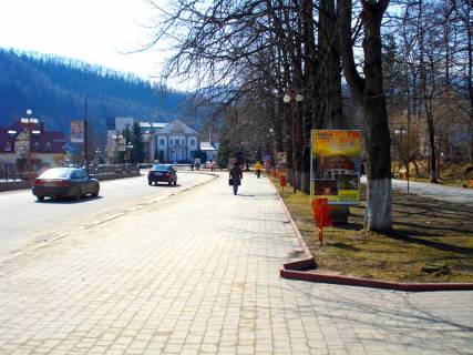 Ситилайт A в Яремче, 1,2x1,8  Траса Н-09 Мукачево-Львів, Свободи, центральна міська алея, кафе Каштан, напрямок руху на Буковель фото 1
