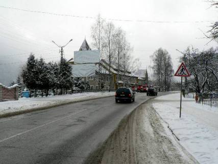 Билборд B в Яремче, 3x6  Траса Н-09 Мукачево-Львів, Свободи, центральна частина міста, пожежна частина, масив багатоповерхових будівель, напрямок руху на Буковель (верх) фото 1
