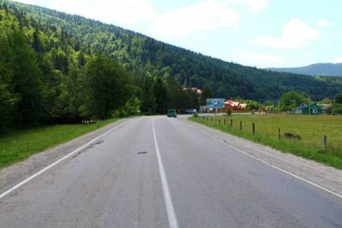 Білборд, Бігборд (Борд)  A у Микуличині, 3x6  Траса Н-09 Мукачево-Львів, колиба Воротище, готель Червона калина, 100 після АЗС УкрНафта, напрямок руху на Буковель Фото 1