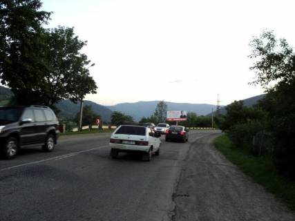 Билборд B в Яремче, 3x6  Траса Н-09 Мукачево-Львів, в`їзд у місто зі сторони Івано-Фр, біля автозупинки Дора-2, напрямок руху на Буковель фото 1