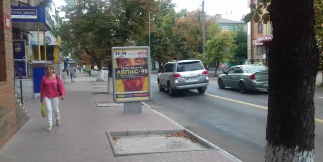 Ситилайт B в Кременчуге, 1,2х1,8  ул. Небесной сотни (Пролетарская), возле д. № 24/14 напротив ТЦ "Пролетарский" возле кафе Маска в сторону рынка фото 1