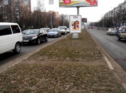 Билборд A в Луцке пр.Соборності, розділова смуга від ТК "Аверс" до гіпермаркету "Там Там" (поряд кафе "Аверс", "Хурма") фото 1