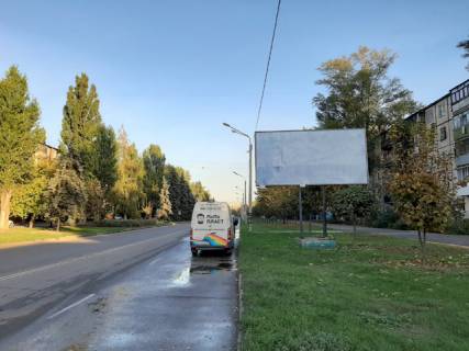 Білборд, Бігборд (Борд)  A у Кривому Розі вул. Матусевіча - маг. "Супутник", напрямок руху від Цирку до вул. А.Васякіна. Меблевий салон Супутник, офісний центр, спальний район. Фото 1