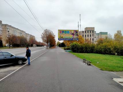Білборд, Бігборд (Борд)  A у Кривому Розі вул. С. Колачевського, 16 - вул. Конституційна (ТЦ "Варус"), напрямок руху до Тернів Фото 1