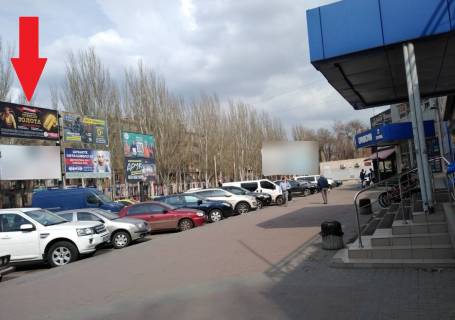Білборд, Бігборд (Борд)  A у Кривому Розі вул. Героїв АТО, 30а напроти виходу з ТЦ Сільпо. Верхня ліва. Публічне місце. Багато транспорту. Поряд Виконком КМР, центр ВІЗА. Розважальні центри, станція швидкісного трамваю. Фото 1