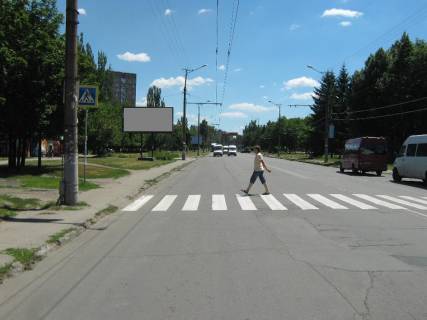 Билборд B в Кривом Роге мкн-н 4-й Зарічнийй, 8 зупинка "Школа міліції", нарямок руху до  вул. Електрозаводської фото 1