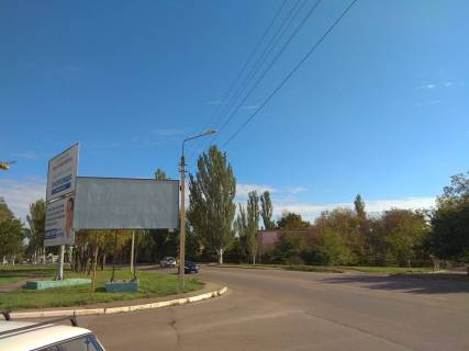 Билборд A в Кривом Роге пр-кт. 200 річчя Кр. Рогу, 7в - вул. Співдружньості, зуп. Ювілейна. Зупинки громадського транспорту, багато магазинів, АТБ, ринок Ювілейний. Великій трафік транспорту, та пішоходів. Широкий огляд з червоної лінії фото 1