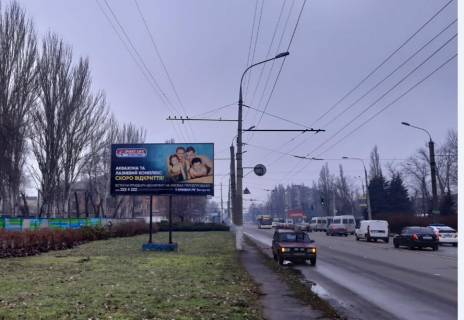 Билборд B в Кривом Роге вул. Дніпропетровське шосе, тролейбусне депо. Зупинка міського транспорту. Напрямок руху до Автовокзалу  фото 1
