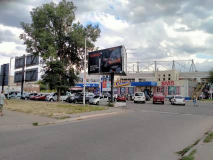 Білборд, Бігборд (Борд)  A у Кривому Розі вул. Героїв АТО, 30а заїзд до парковки перед ТЦ Сільпо. Напрямок руху від пр. Металургів до вул. Костенко. Фото 1