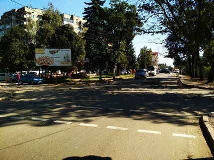 Билборд A в Коломые на розі вул. Гетьмана Івана Мазепи - вул. Івана Бачинського / маг. АТБ, на Чернівці фото 1