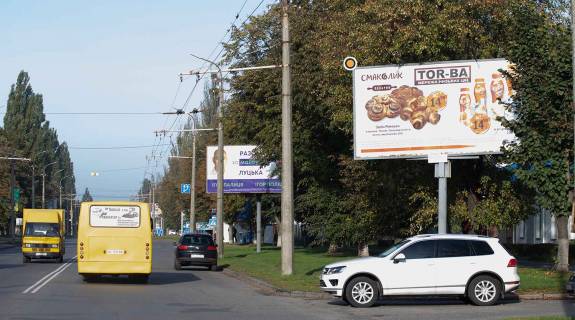 Билборд A в Луцке, Щит 3x6  Захисників України (колишня Гордіюк) вул, 11, із центру фото 1