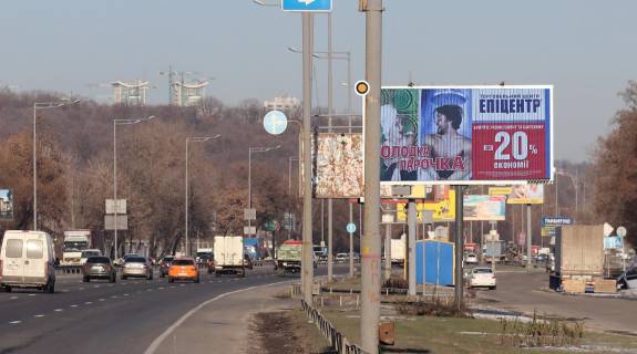 Билборд A в Киеве, в  Столичне шосе, роздільник фото 1