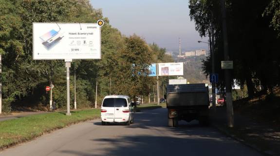 Билборд A в Черновцах, Щит 3x6  Ізмайлівська вул, № 1, з центру фото 1