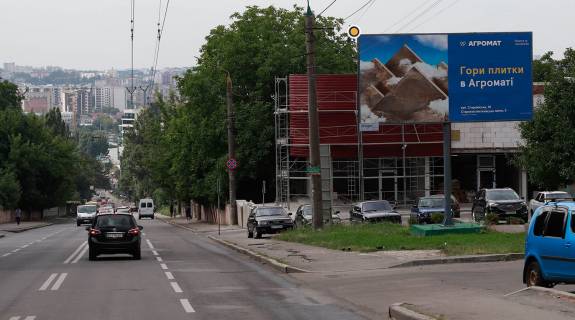 Білборд, Бігборд (Борд)  A у Хмельницькому, Щит 3x6  Бандери вул, магазин "Факел" Фото 1