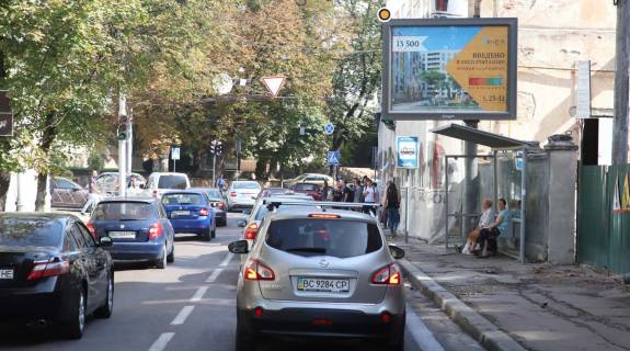 Билборд A в Львове, Скролер 2.3х3.14  Антоновича вул. / Русових вул., в центр фото 1