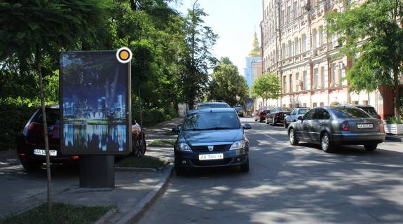 Ситилайт B в Киеве, Сітілайт 1.2х1.8  Трьохсвятительска вул. 9 фото 1